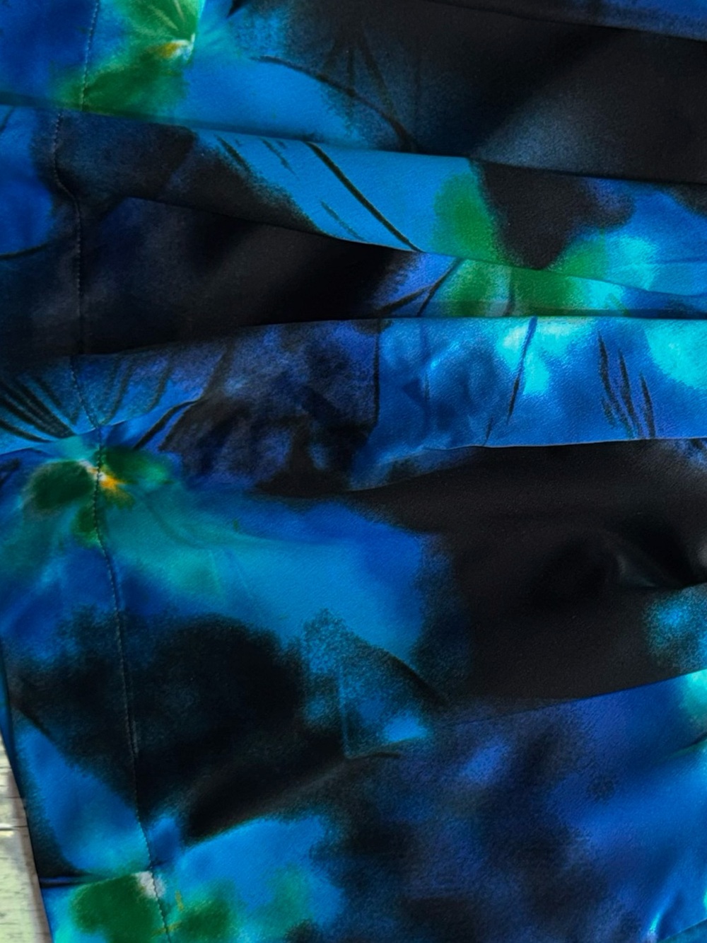 Bold, Water Color, Satin, Blue, Black & Green,  A-Line Skirt w/ Lining - size 6 - Picture 6 of 11